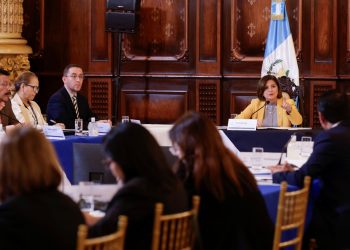 La vicepresidenta Karin Herrera preside reunión de Conasan en la que se aprobó el Plan Interinstitucional para el Abordaje Municipal de la Desnutrición Aguda.