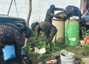 Ejército participa en acciones para combatir el dengue. / Foto: Ejército de Guatemala.