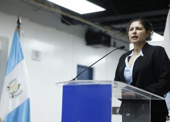 Ericka Pérez, directora ejecutiva del Hospital San Juan de Dios, espera que a partir del martes 15 de octubre inicie la atención a pacientes en la nueva Clínica del Adulto Mayor. / Foto: Gilber García.