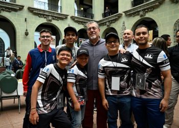 El presidente Bernardo Arévalo en el torneo de ajedrez Revolución 1944-2024