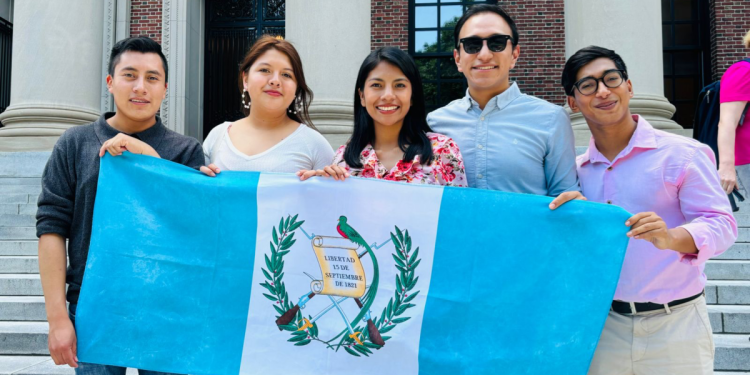 Estados Unidos ofrece becas a líderes estudiantiles: fechas clave y requisitos para aplicar