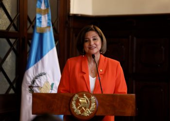 La vicepresidenta Karin Herrera viaja este jueves a Honduras para firmar un acuerdo sobre migración.