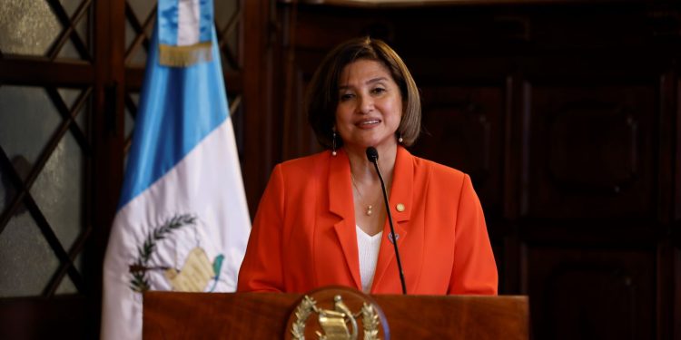 La vicepresidenta Karin Herrera viaja este jueves a Honduras para firmar un acuerdo sobre migración.
