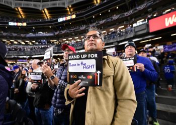 El Yankee Stadium se une a la lucha contra el cáncer de mama