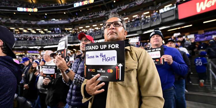 El Yankee Stadium se une a la lucha contra el cáncer de mama