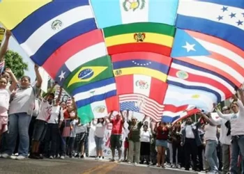 Estados Unidos desplaza a Colombia como el segundo país con más hablantes de español.