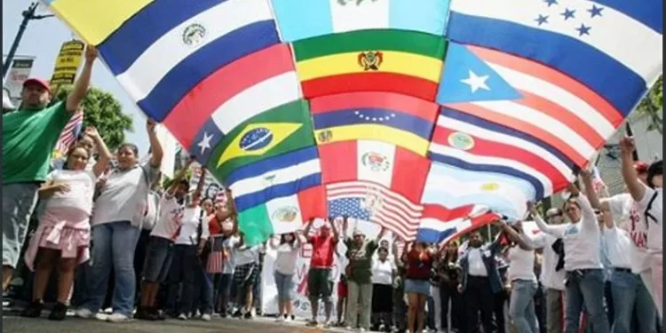 Estados Unidos desplaza a Colombia como el segundo país con más hablantes de español.