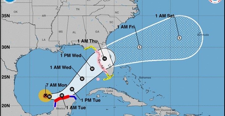 El huracán Milton, se desplaza en el Golfo de México con vientos de 240 km/h.