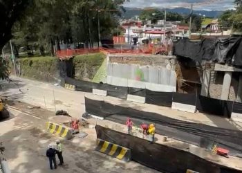 Desmantelan el antiguo puente Adolfo Mijangos. / Foto: Municipalidad de Guatemala.