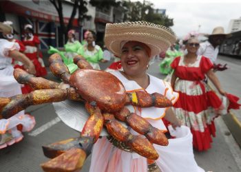 Indígenas y activistas marchan en Colombia para exigir compromisos serios sobre el clima. / Foto: EFE