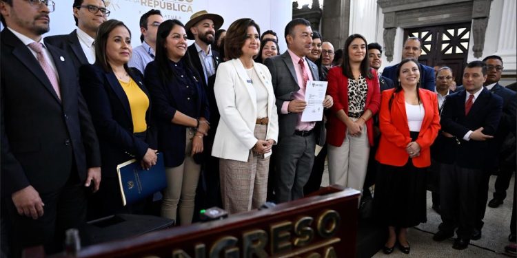 Dan dictamen favorable a la iniciativa de la ley que previene y sanciona trata de menores en el sistema penitenciario . / Foto: Álvaro Interiano.