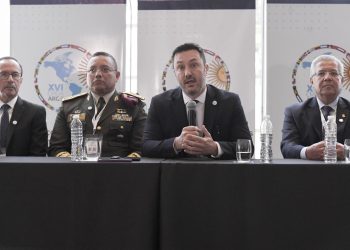El ministro de Defensa, Hendy Sáenz -segundo- participa en la XVI Conferencia de Ministros de Defensa de las América que se desarrolla en Mendoza, Argentina.