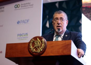 El presidente Bernardo Arévalo, durante su participación en el Foro Centroamericano de Donantes 2024, en Antigua Guatemala. / Foto: Noé Pérez