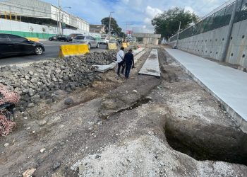 Hoy venció el plazo acordado entre el CIV y la empresa a cargo de construir el paso a desnivel en la Avenida Petapa y 53 calle zona 12, que a partir de hoy, se dio por finalizado su contrato por incumplimiento. / Foto: CIV.