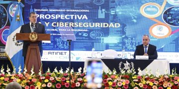 El presidente Bernardo Arévalo, quien habló en la conferencia sobre ciberseguridad del INESS, se refirió a la los desafíos de proteger los sistemas ante posibles ataques.