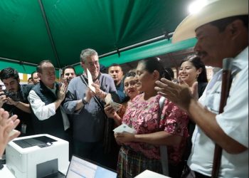 El presidente Bernardo Arévalo visitó este lunes el municipio de Senahú, en Alta Verapaz. / Foto: Daniel Ordóñez.