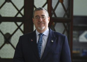 Presidente Bernardo Arévalo utilizará firma electrónica para exoneración de multas. / Foto: Álvaro Interiano.