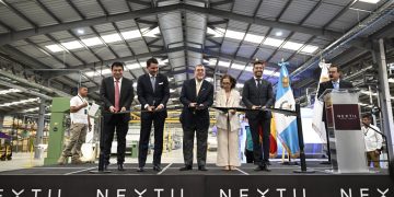 Presidente Arévalo en inauguración de Nextil. / Foto: Byron de la Cruz.