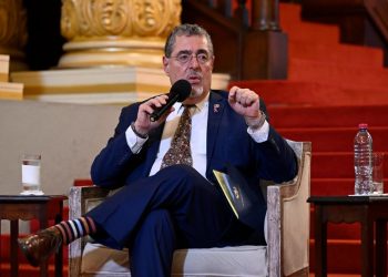 Presidente en conversatorio sobre la Revolución de 1944. / Foto: Byron de la Cruz.