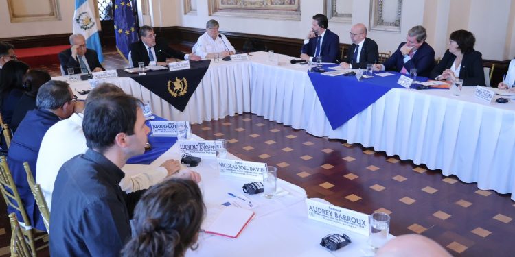 Presidente Arévalo se reúne con eurodiputados