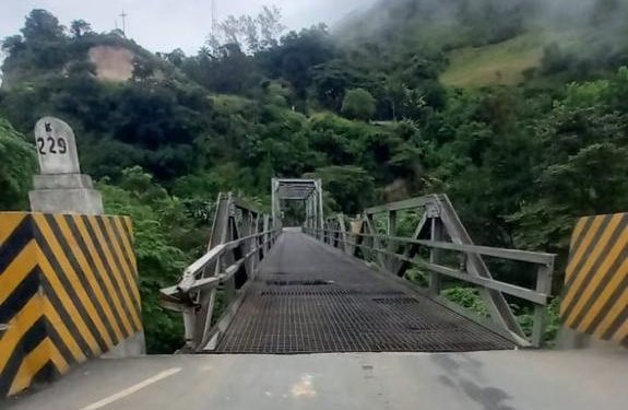 Puente Chixoy fue reportado con daños en su estructura ante la Conred. / Foto: Conred.
