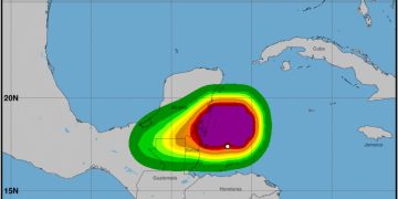 Tormenta Tropical Nadine se fortalece y provocará lluvias en el departamento de Petén