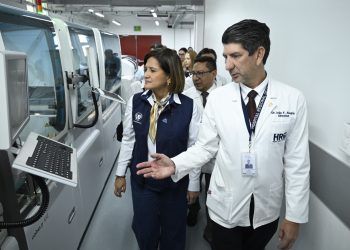 Vicepresidenta Karin Herrera realizó una visita al Hospital Regional de Occidente. / Foto: Álvaro Interiano.