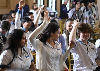 Jóvenes podrán aplicar a becas de tecnología. /Foto: Byron de la Cruz.