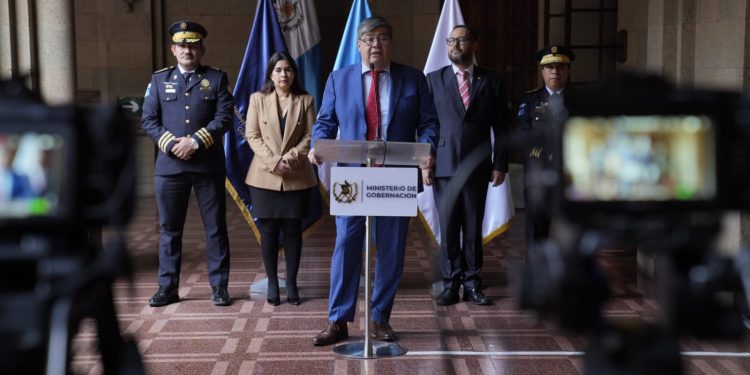 Ministro anuncia operativos combinados entre la PNC y el Ejército para frenar la violencia