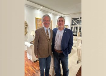Presidente Bernardo Arévalo con el periodista José Rubén Zamora. / Foto: Gobierno de Guatemala.