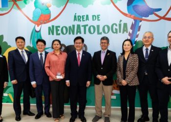 Autoridades de la República de China (Taiwán) verifican el espacio construido por la colaboración de su país. / Foto: MSPAS.