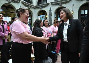 Vicepresidenta en la presentación de resultados del estudio sobre cáncer de mama en Guatemala. /Foto: Byron de la Cruz.