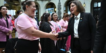 Vicepresidenta en la presentación de resultados del estudio sobre cáncer de mama en Guatemala. /Foto: Byron de la Cruz.