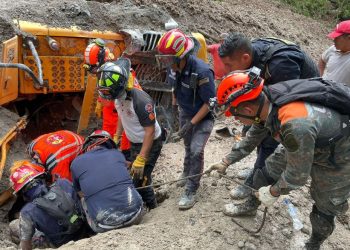 Siguen acciones de búsqueda de cuatro personas soterradas en aldea Chuisalic, San Bartolomé Jocotenango, Quiché