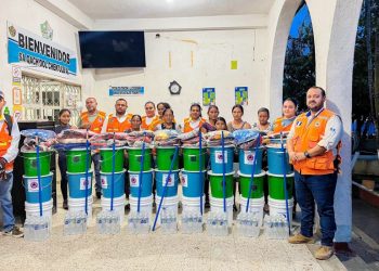Entregan ayuda humanitaria a familias afectadas por inundaciones en Sayaxché, Petén