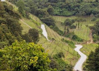 Tramo carretero en aldea Contreras, un paso hacia el desarrollo en San José Pinula