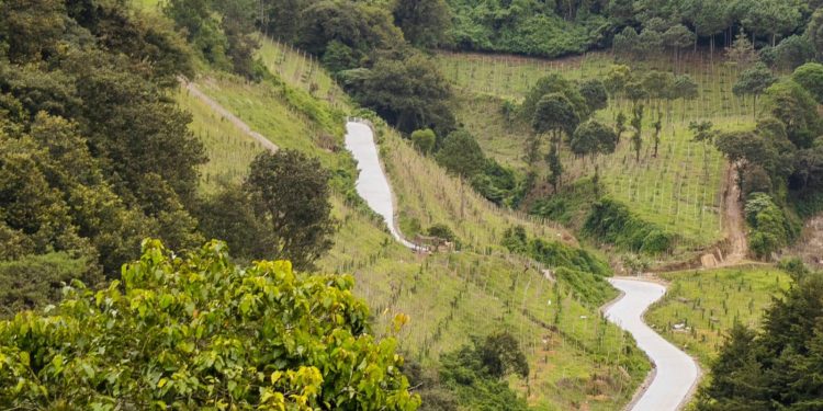 Tramo carretero en aldea Contreras, un paso hacia el desarrollo en San José Pinula