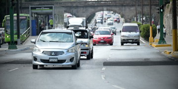 Para que crezca la inversión extranjera directa, es necesario invertir en infraestructura, a criterio del presidente del Banguat. / Foto: Álvaro Interiano.