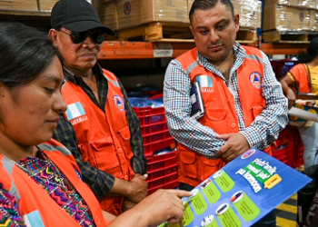 Conred entrega más de 2 mil 500 afiches de prevención en idiomas mayas