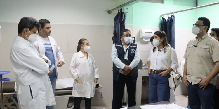 Supervisan atención de pacientes que asisten al Hospital Regional de Cuilapa