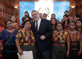 Presidente Bernardo Arévalo juramentó a la nueva Junta Coordinadora de la Demi. / Foto: Daniel Ordóñez.