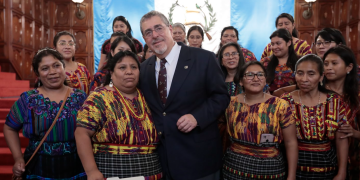 Presidente Bernardo Arévalo juramentó a la nueva Junta Coordinadora de la Demi. / Foto: Daniel Ordóñez.