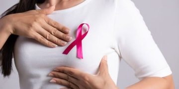 La lucha contra el cáncer de mama comienza con la detección temprana. / Foto: MSPAS.