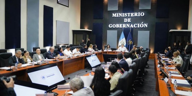 Gobernadores departamentales refuerzan compromisos en seguridad y prevención del delito