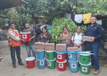 Entregan ayuda humanitaria a familias afectadas por desastres en Jalapa y San Pedro Pinula