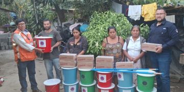 Entregan ayuda humanitaria a familias afectadas por desastres en Jalapa y San Pedro Pinula