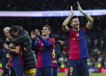 El Barcelona salva su récord dejando en 42 partidos la racha sin perder del Real Madrid