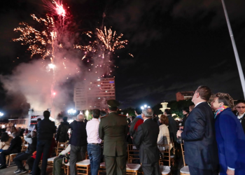 Guatemaltecos conmemoraron los 80 años de la Revolución en el país.