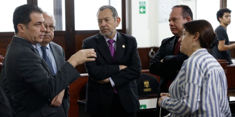 Cinco ministros en espera: interpelación en pausa por elección de magistrados