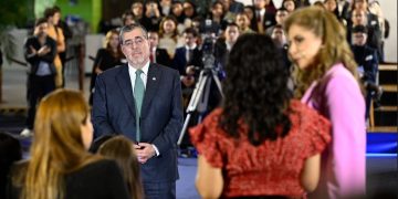 En el diálogo abierto con jóvenes, el presidente Arévalo destacó la importancia de fomentar el arte y la cultura.